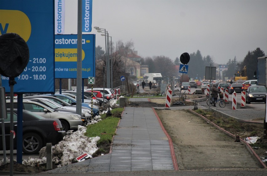 Chodnik przy ulicy Dzieci Zamojszczyzny jest już prawie...