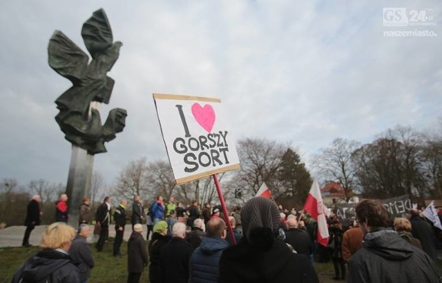 Manifestacja Komitetu Obrony Demokracji w Szczecinie - 19 grudnia