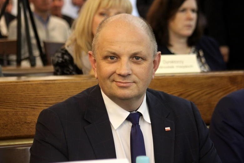 Radny miejski PiS Tomasz Pitucha wpłacił na fundusz 15 tys....