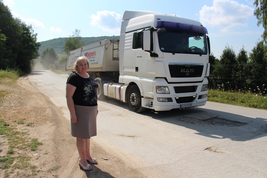 Alicja Bębenek (na zdjęciu) wraz z innymi mieszkańcami os....