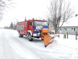 Atak zimy na drogach powiatu ostrołęckiego. Nadal są miejsca, gdzie leży śnieg i lód