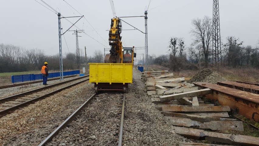 Ruszył remont torów po wypadku pociągu towarowego w Strzelcach Opolskich 