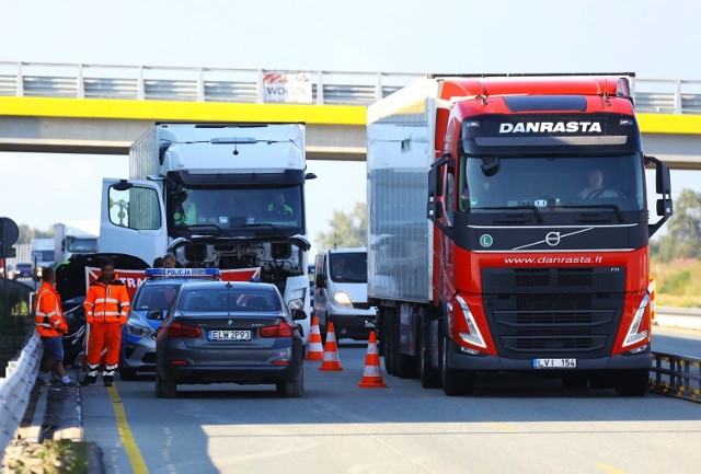 Śmiertelny wypadek na autostradzie w województwie łódzkim.