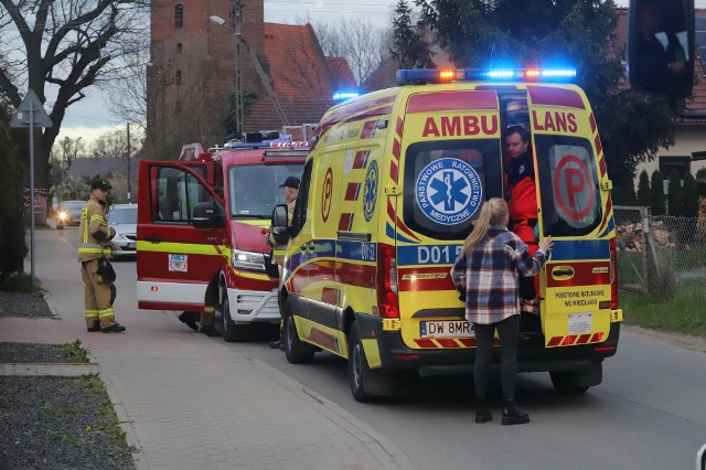 Mężczyzna został zabrany karetką do szpitala