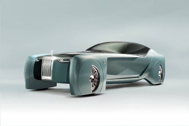 Rolls-Royce Vision Next 100Wiadomo, że samochód przystosowany jest do autonomicznej jazdy. Niestety żadne szczegóły techniczne nie zostały podane. Fot. Rolls-Royce