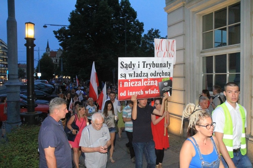 10 tysięcy osób protestowało we Wrocławiu w obronie sądów