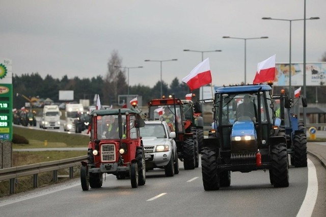 Szef MSWiA zapowiedział, że traktory nie wjadą do centrum Warszawy, ponieważ obowiązuje zakaz ruchu takich pojazdów.