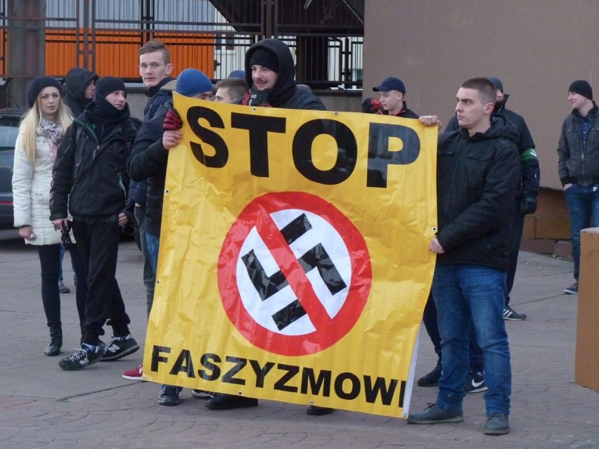 Marsz przeciw imigrantom w Radomsku: „Chcemy repatrianta a nie imigranta” [ZDJĘCIA, FILM]