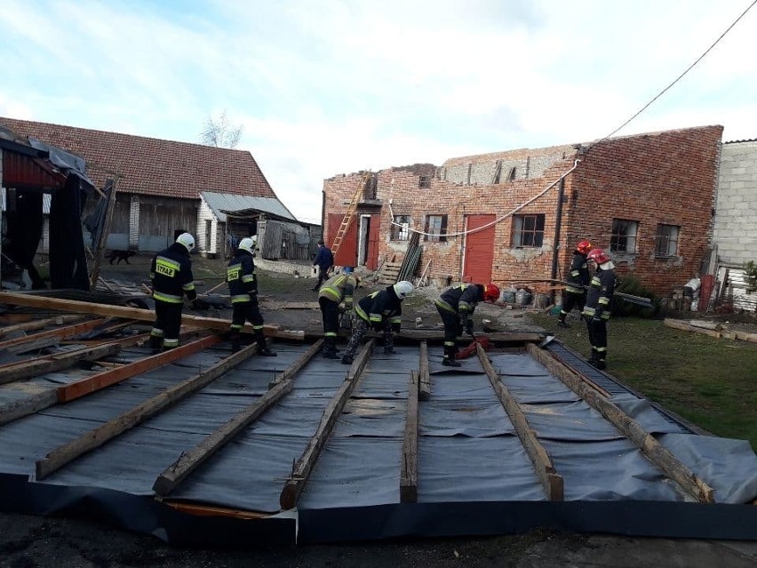 Duże straty po wichurze w powiecie pińczowskim. Zerwane dachy, powalone drzewa [ZDJĘCIA] 