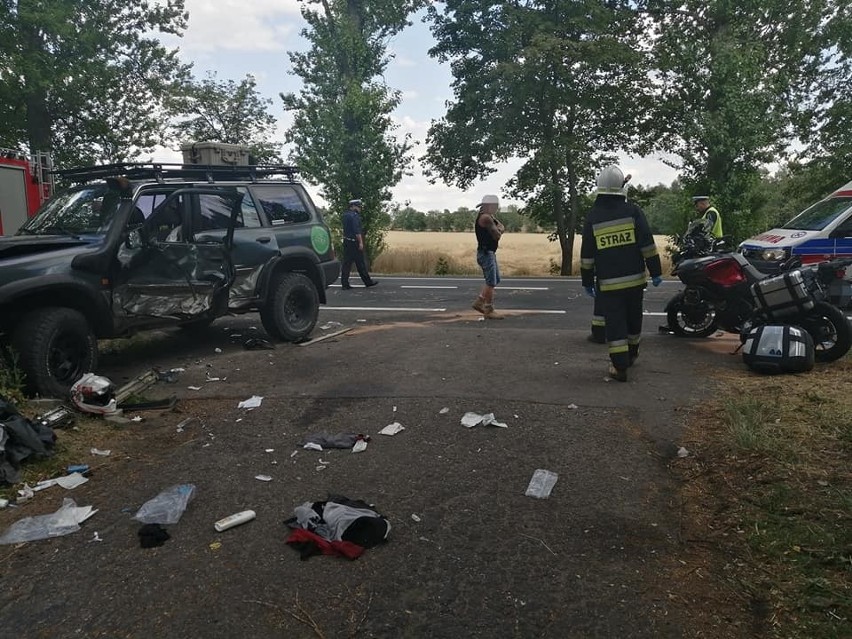 W wypadku poważnie ranni zostali 45 letni kierowca motocykla...