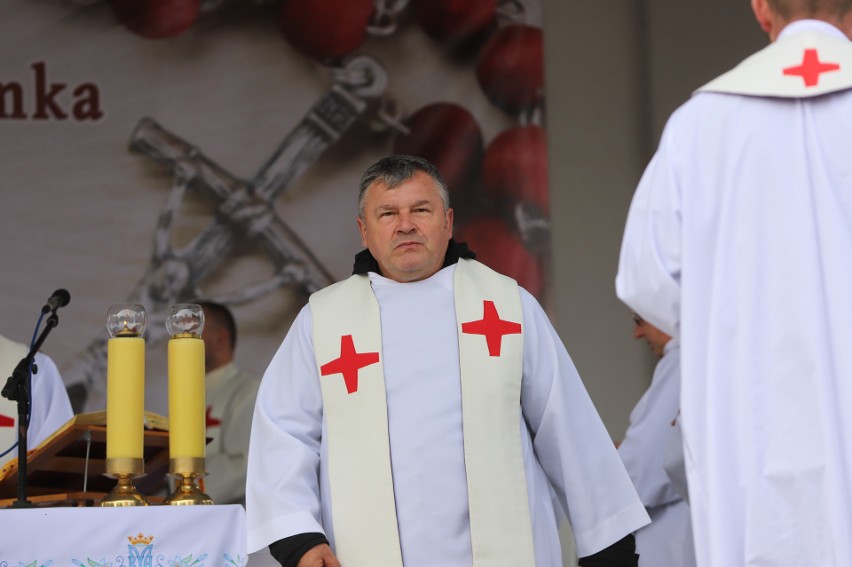 Uczestnicy XIV Diecezjalnej Pielgrzymki Wspólnot Żywego Różańca w sanktuarium w Piotrkowicach modlili się o pokój. Był biskup Jan Piotrowski
