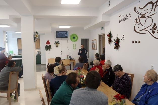 W trakcie środowego spotkania policjantów z seniorami w Opatowie