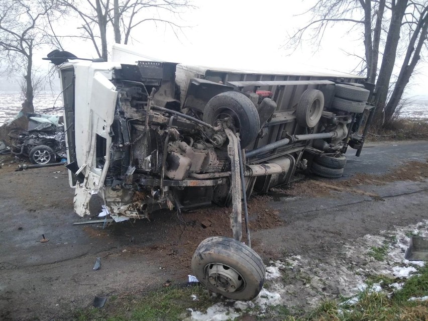 Feralny poniedziałek! Zderzenie aut w Gruszczycach. Są ranni! ZDJĘCIA