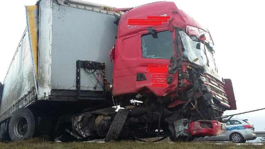 Wypadek pod Kamieńskiem. Zderzyły się ciężarówki [zdjęcia]