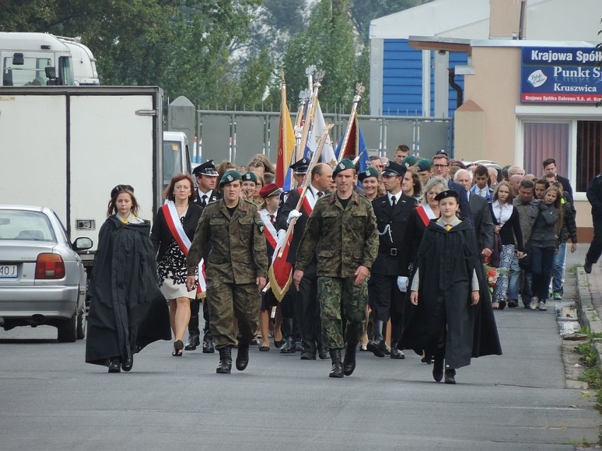 W Kruszwicy odsłonięto tablicę poświęconą komandorowi...