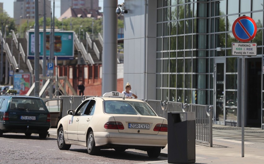 Wojenka taksówkarzy przed szczecińskim dworcem. Będzie rozwiązanie konfliktu?
