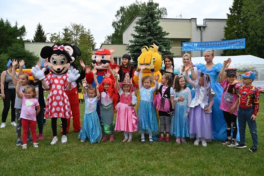 Biłgoraj. SOS Wioski Dziecięce obchodziły Dzień Dziecka z przytupem. Za organizację odpowiadają wolontariusze banku Pekao