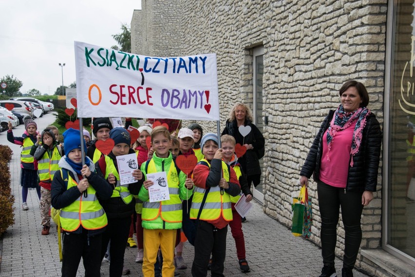 Akcja Czytamy z sercem w Gminnej Bibliotece Publicznej w...