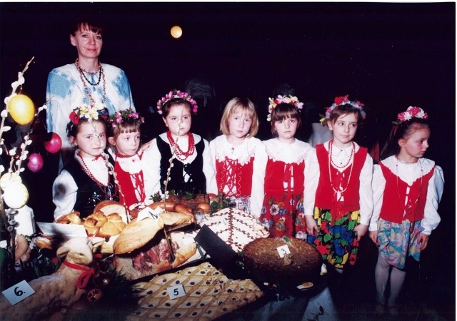 Zobacz jak wyglądała Wielkanoc na Dolnym Śląsku przed rokiem 2000. Przesuwaj slajdy za pomocą myszki, gestów lub klawiszy