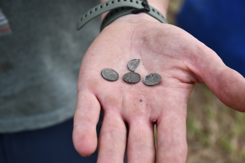 Wykopaliska archeologiczne w Wiślicy. Badacze znaleźli cenne monety sprzed prawie tysiąca lat. Zobaczcie film