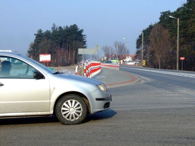 Tak wygląda wyjazd na drogę nr 94 od strony Szymiszowa.