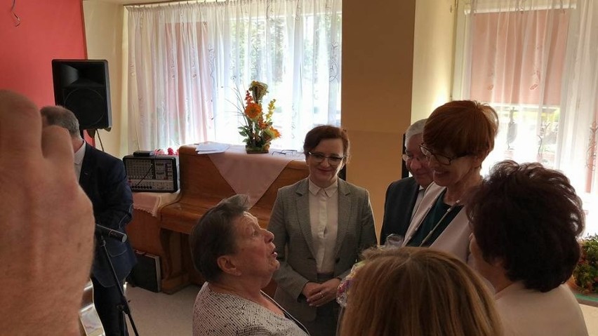 Minister Elżbieta Rafalska gościła w powiecie starachowickim. Zaczęła od mszy