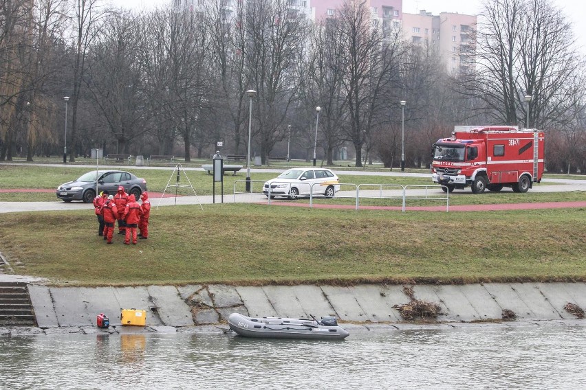 Wśród strażaków są płetwonurkowie. Do wody wejdą, jeśli...