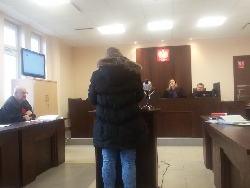 Matkobójca z Częstchowy stanął przed sądem. Przez 8 dni mieszkał z jej zwłokami ZDJĘCIA