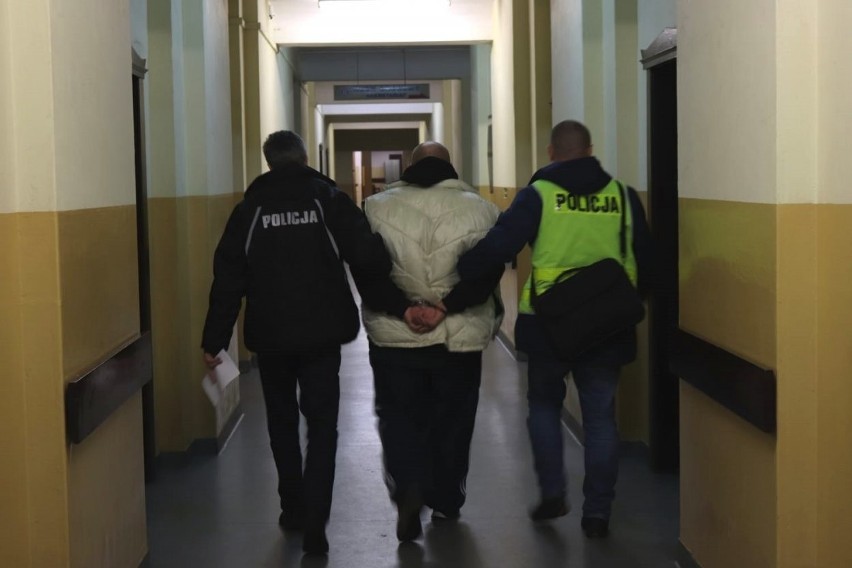 Raper Deder z Knurowa aresztowany za mowę nienawiści....
