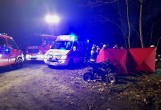 Śmiertelny wypadek w miejscowości Księginki. 24-latek uderzył quadem w drzewo. Zmarł mimo reanimacji [ZDJĘCIA]