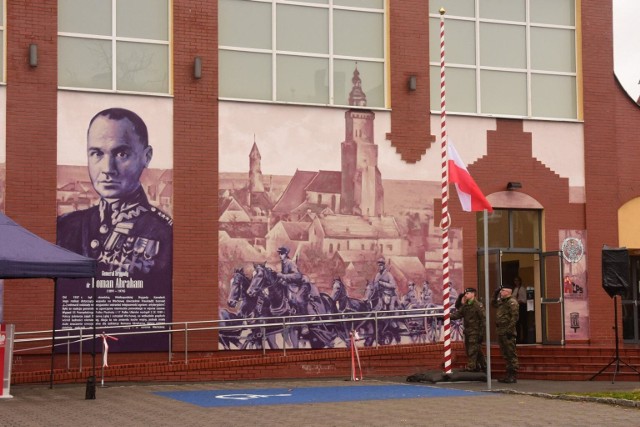 Na ścianie zespołu szkół we Wschowie powstał patriotyczny mural.