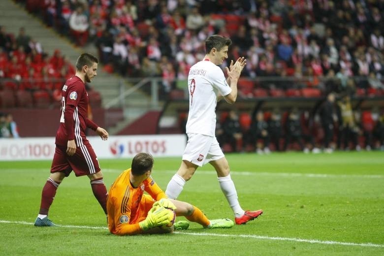 Polska - Łotwa 2:0 (WIDEO). Zobacz gole na YouTube. Obszerny skrót. Eliminacje EURO 2020, Polska liderem grupy (GALERIA)