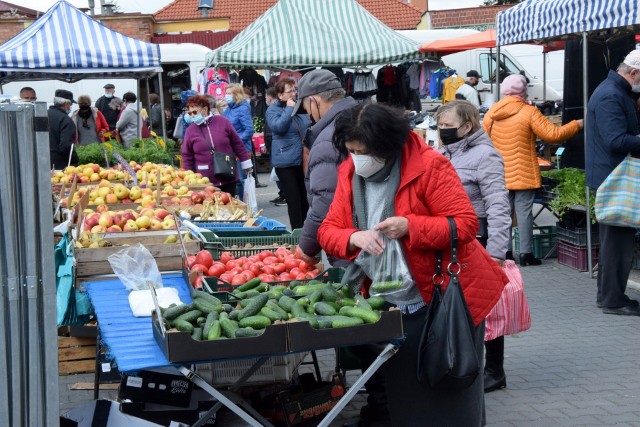 W czwartek w Jędrzejowie dzień targowy. Jakie były ceny warzyw i owoców w pierwszą majową targowicę? Zobaczcie co warto było kupić u lokalnych sprzedawców.Zobacz ceny produktów na kolejnych slajdach >>>>