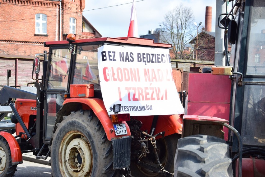 Protest rolników przed urzędem w Żninie odbył się 19 marca...