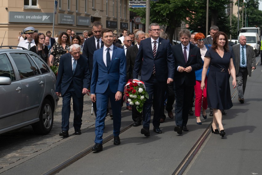 O godzinie 11 odbyły się uroczystości przy Pomniku Poległych...