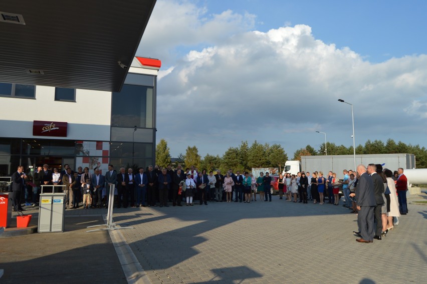 Stacja paliw Orlen w Rakowie na skrzyżowaniu dróg wojewódzkich otwarta. Obok profesjonalna myjnia samochodowa 