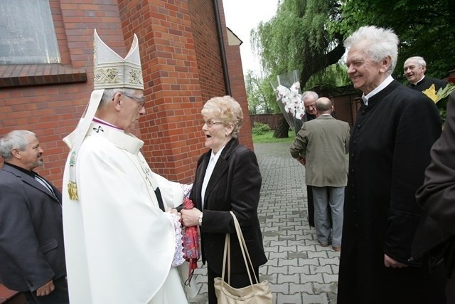 Arcybiskup Wiktor Skworc świętuje jubileusze w Bielszowicach