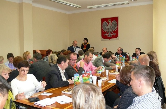 Dyrektorzy oraz nauczyciele wychowania fizycznego na piątkowym spotkaniu Szkolnego Związku Sportowego w Tarnobrzegu mogli podzielić się swoimi opiniami dotyczącymi zakończonego już sezonu sportowego 2008/2009.