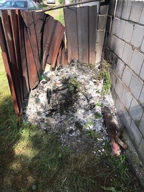 Poznań: W upalny dzień mieszkaniec Junikowa rozpalił ognisko. Spalał śmieci