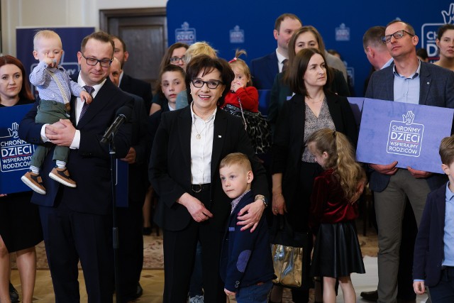 Marszałek Sejmu Elżbieta Witek spotkaniu inicjującym komitet obywatelski w ramach akcji „Chrońmy dzieci, wspierajmy rodziców”