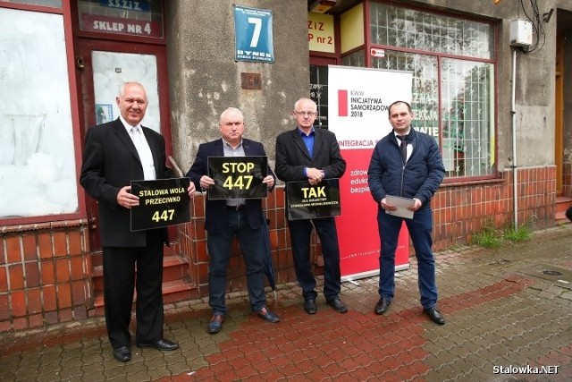 Uczestnicy manifestacji na rozwadowskim rynku przeciwko żydowskim roszczeniom do majątku zostawionego w Polsce