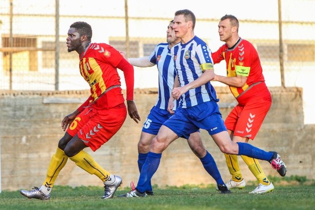 Elhadji Pape Djibril Diaw (z lewej) podczas testów w Koronie na obozie na Cyprze. 