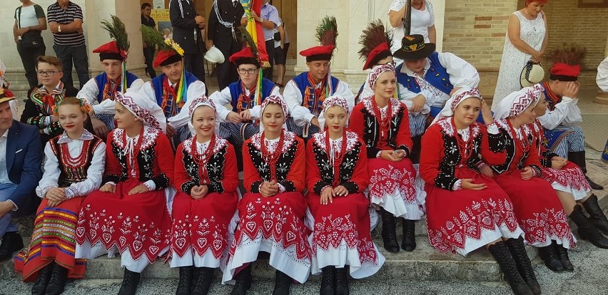 Włosi ofiarowali Wieliczce zbożową miniaturę Kościoła Mariackiego