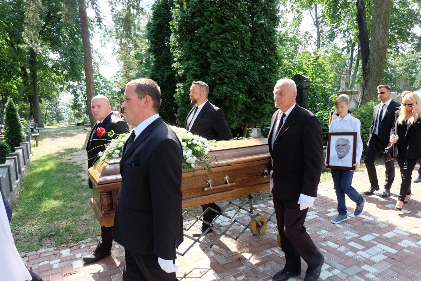 Pogrzeb Jarosława Dziemiana odbył się dziś na cmentarzu...