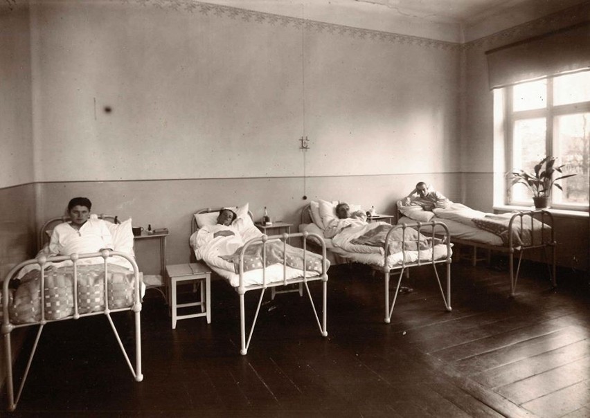 Przed wybuchem wojny w szpitalu mieściło się 110 pacjentów....