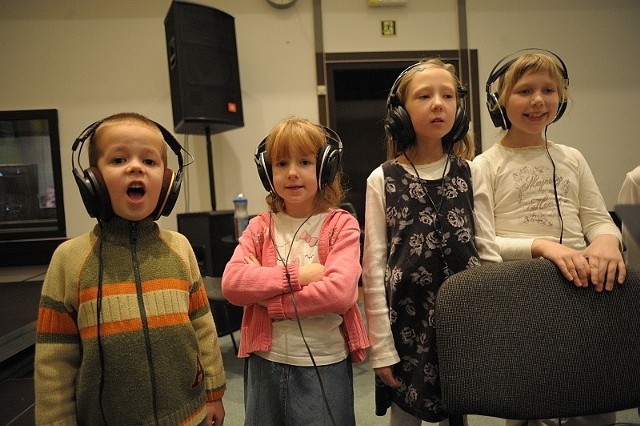 Opolskie dzieci śpiewają kolędy. Mali Opolanie śpiewali kolędy już rok temu.