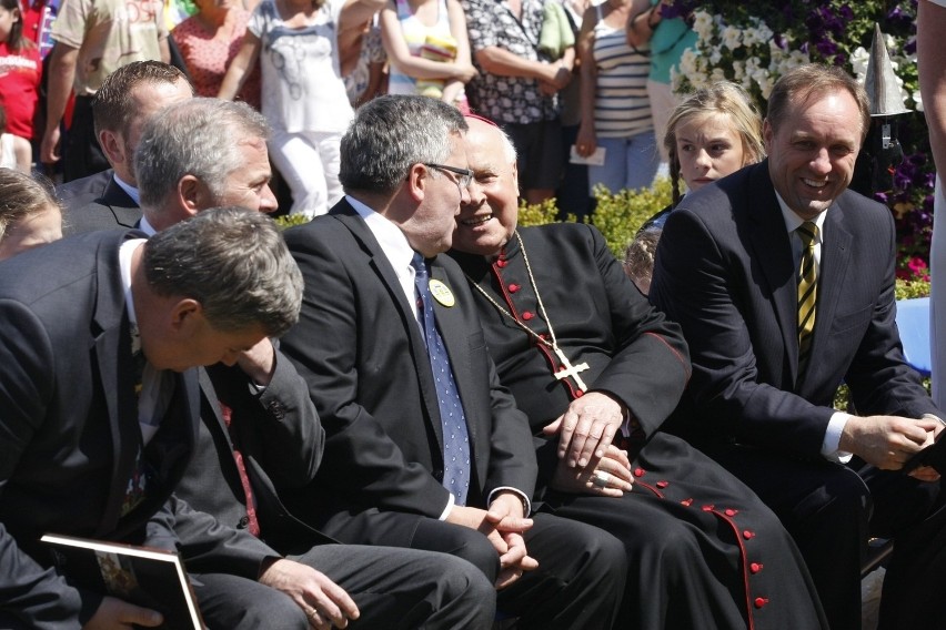 Zjazd Kaszubów we Władysławowie. Prezydent Komorowski nazwał mieszkańców "solą tej ziemi" [ZDJĘCIA]