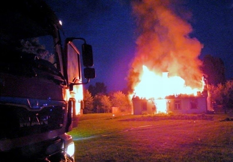 W sumie z pożarem walczyło 24 strażaków. Przyczyną pożaru...