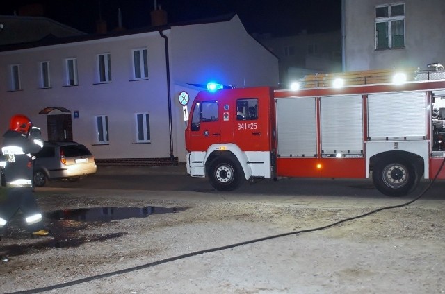 W sobotę przed godziną 22 doszło do pożaru na ulicy Długosza w Słupsku. Spłonął samochód osobowy. Policja ustala, czy mogło być to podpalenie.