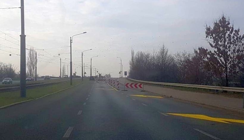Drogowcy zamknęli środkowy pas ruchu na wiadukcie ul....